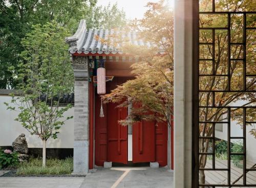 The villa in Hutong is a combination of Chinese and Western styles, a little strange at first glance, but very nice from back.
