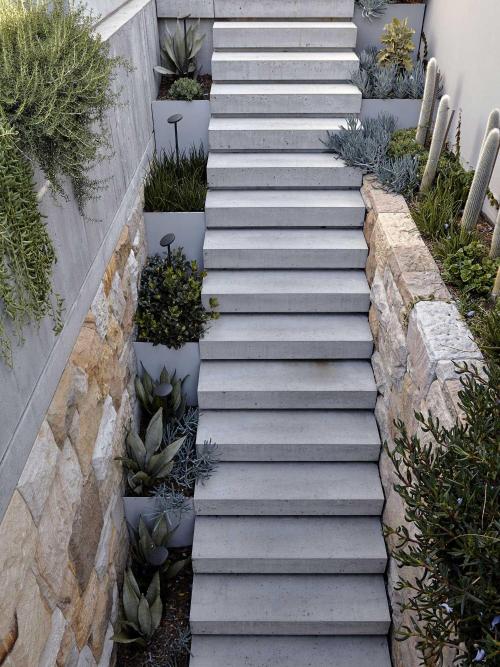 The designer builds a villa for himself: upper and lower subversive pattern, creativity of stepped courtyard is amazing.
