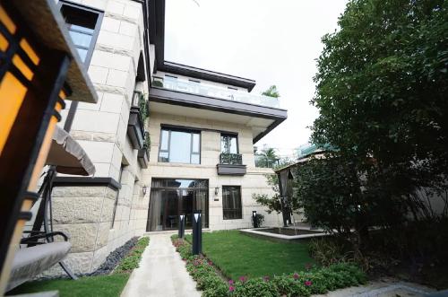 Villa design: larger area, worse ventilation? Is fresh air system an IQ tax?
