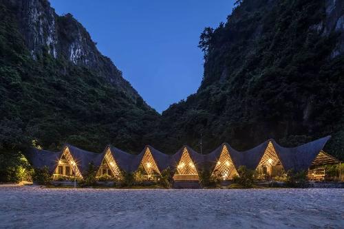 Hotel Design: Why Do High End Luxury Tropical Hotels Have Thatched Roofs?
