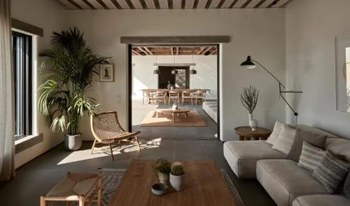 They say that spring vision prefers warm colors? Very good collection of earth tone villas here
