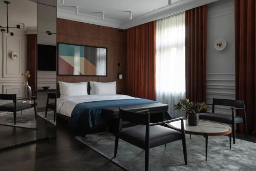 Hotel design: mix of retro + fashion, how beautiful is a small luxury medieval hotel?
