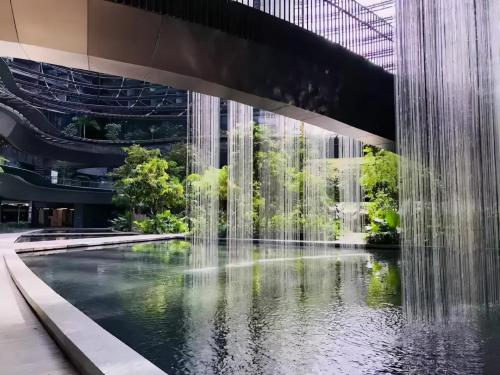 Office building design｜ Not only is it a community, but it is also flexible for work, and building surrounded by greenery is beautiful
