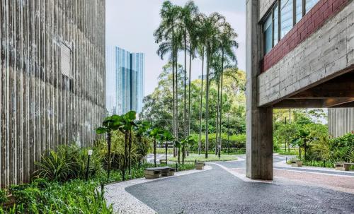 Office building design｜ Not only is it a community, but it is also flexible for work, and building surrounded by greenery is beautiful

