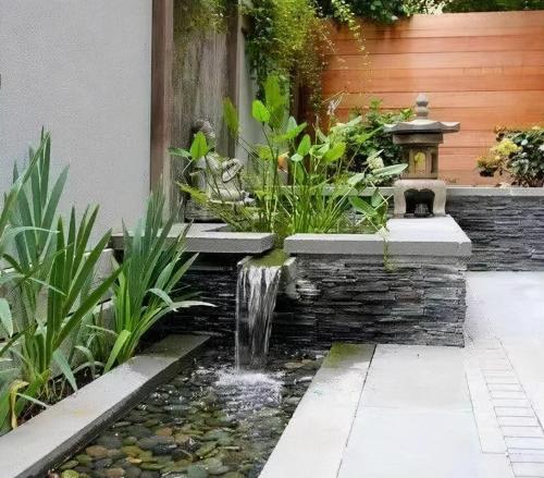 Villa design: Are villa courtyards still used as seating areas and small gardens? Wouldn't it be nice to sketch a waterscape?
