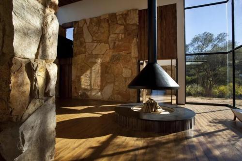 Gabion walls, fully paved floors and windows looking out to sky - this is what an original ecological villa should look like
