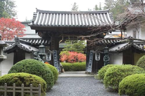 Japanese temples are used for homestay, which is biggest imitation of Tang Sufang, and layout is much better than hotels.
