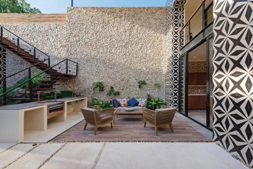 Villa Decoration: Considering both privacy and beauty, several cases showcase beauty of sunken courtyard.
