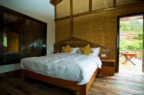 What is it like to live in an earthen house? These rammed earth homestays create a luxurious feel with yellow adobe blocks.

