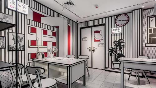 Themed Restaurant Design: Mori, Comics, and Time Travel - Unexpected Ideas
