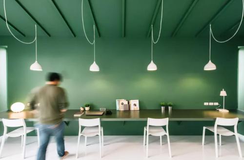 The minimalist office has a high level, let's feel design with only one theme color?

