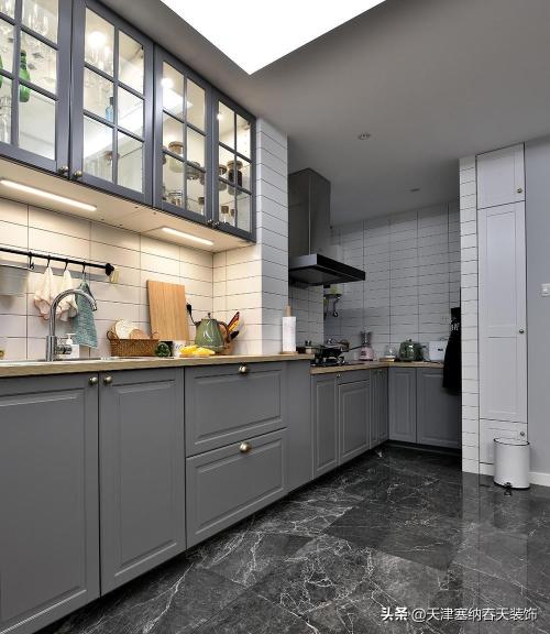 Learn practical tips for decorating your kitchen
