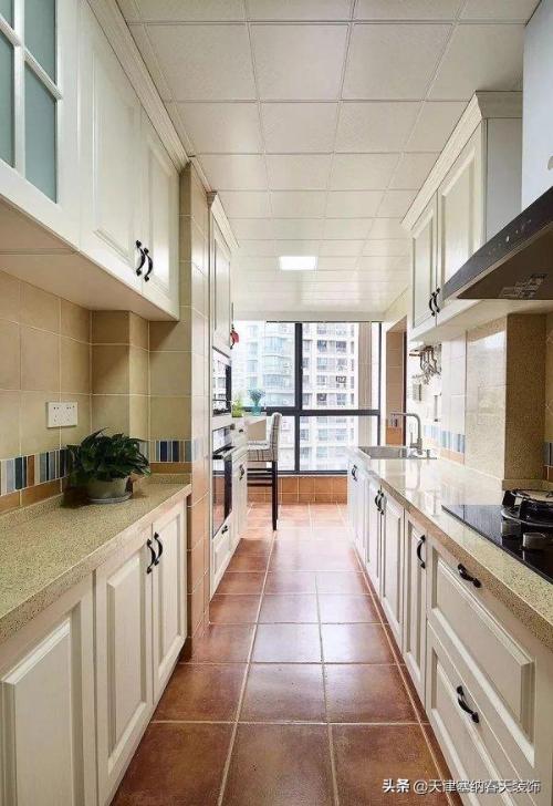 How to decorate a kitchen with a small balcony?
