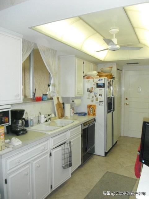 This is right layout for a small kitchen
