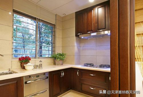 Is kitchen in a small apartment too small? It is not only practical but also beautiful
