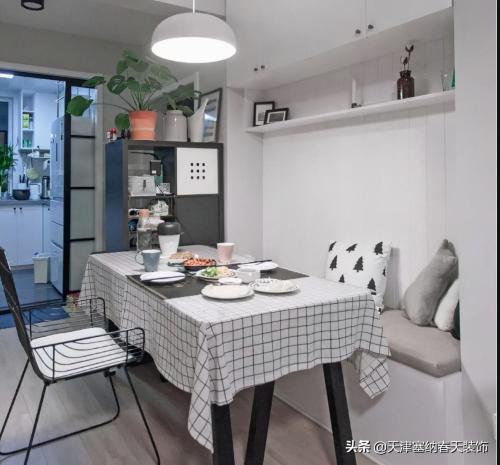 "Decoration of a small restaurant" A small apartment with a small area and no restaurant? it's popular now

