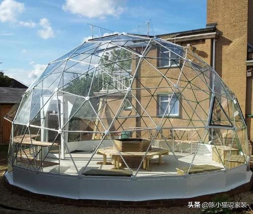 Previously, sun room was spherical. I am very jealous of friends who have yards. Building a glass room is beautiful and cool.
