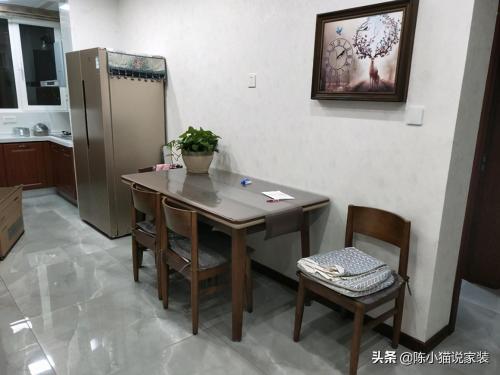 Two brothers and sisters prepare a nursing home for their parents, one buys a house and other decorates it, and simple decoration effect is also like
