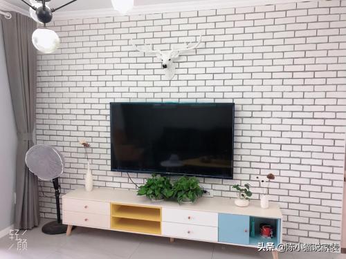 Bad clothes can also produce high-end homes, 86 square meters with 2 bedrooms cost 80,000 yuan, and 500 yuan TV wall is so beautiful.
