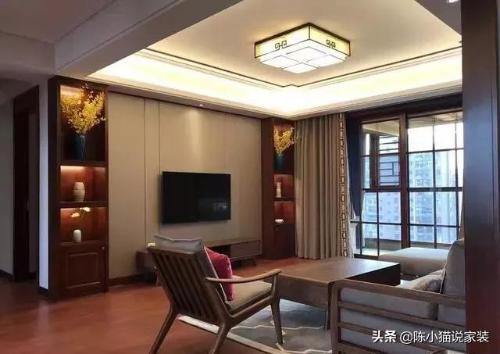 When people reach middle age, they change their house for a bigger one. The whole house costs 280,000 yuan and is decorated in a new Chinese style. The boss praises completion effect.
