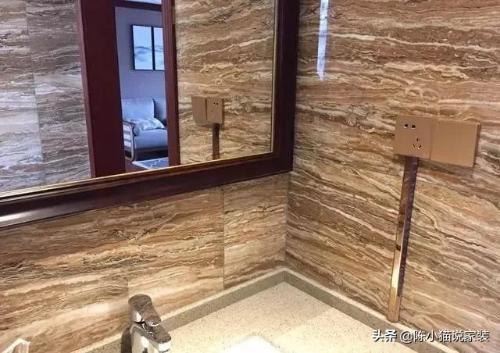 When people reach middle age, they change their house for a bigger one. The whole house costs 280,000 yuan and is decorated in a new Chinese style. The boss praises completion effect.
