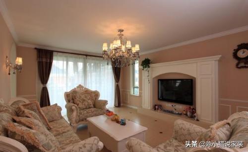 My cousin married his wife, and decoration of wedding hall cost 280,000 yuan. This TV wall is so beautiful.
