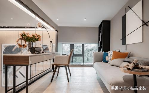 Duplex apartment 4.8 meters high, living room emerges from common space, living in a small western-style house with a luxurious feel
