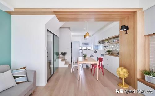 Have you ever seen a mezzanine apartment on second and a half floor? The floor height is only 2.5 meters, and after installation, space is still strong.
