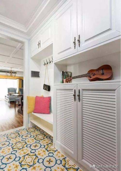 Don't just make shoe cabinets in hallway, if you do that, then appearance of house will reach its climax from the door.
