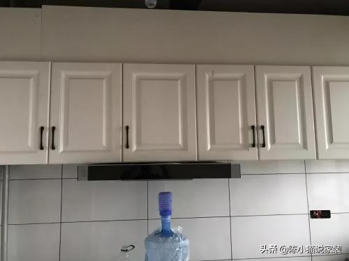 My mom is looking for relatives to install a new house. It costs 210,000 yuan for 122 square meters hard finish and more than 10,000 yuan for a video wall. What's wrong?
