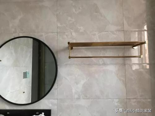 My mom is looking for relatives to install a new house. It costs 210,000 yuan for 122 square meters hard finish and more than 10,000 yuan for a video wall. What's wrong?

