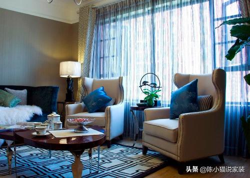 Fa Xiao loves light and luxurious home decorations, but he doesn't want to spend money, he only pastes wallpaper without hanging ceiling, and effect is amazing.
