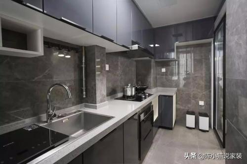 The 83㎡ industrial-style two-bedroom house cost 30,000 yuan, saving 30㎡ of storage space, which is too cost-effective.
