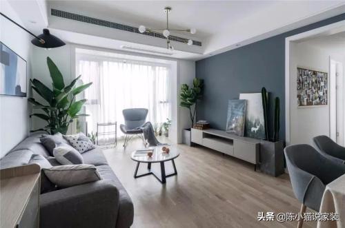 A small two-bedroom apartment of 58㎡, entire home decoration costs 110,000 yuan, and Nordic storage effect is popular in community.

