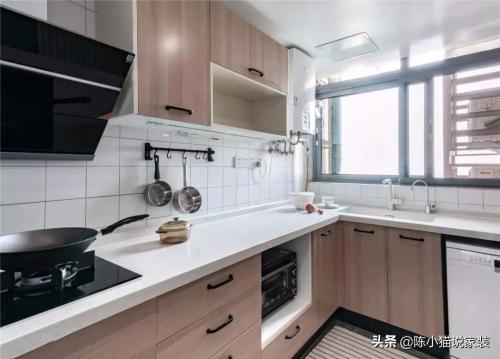 A small two-bedroom apartment of 58㎡, entire home decoration costs 110,000 yuan, and Nordic storage effect is popular in community.
