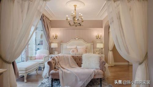 Cousin Sunbai built her own house, and two-story Western-style small building is decorated in a romantic French style, and soft fabric decoration is so healing.
