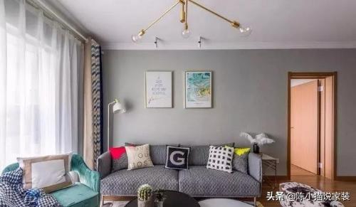 No ceiling and no decoration, whole house is latex painted, and small three-bedroom house, which costs only 80,000 yuan, is still beautiful.
