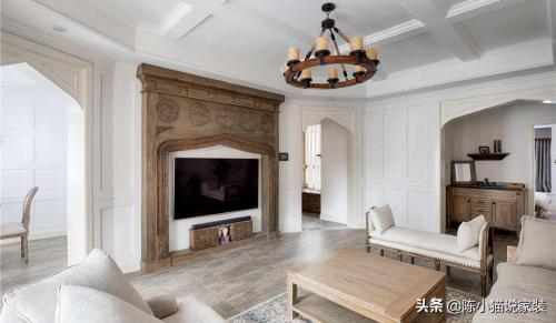 The 168 large flat floor is cool and simple, and wooden fireplace shaped TV wall is amazing.
