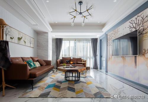 My cousin installed a new house with ceramic tiles on wall of living room. The whole house cost 180,000 yuan, and simple decoration also has a high-end style.
