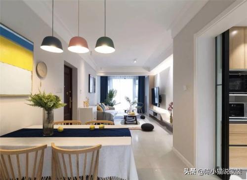 The simple decoration of 126 m2 three-bedroom house has been completed, a special-shaped small balcony is provided as a gift, and after finishing there is an additional room.
