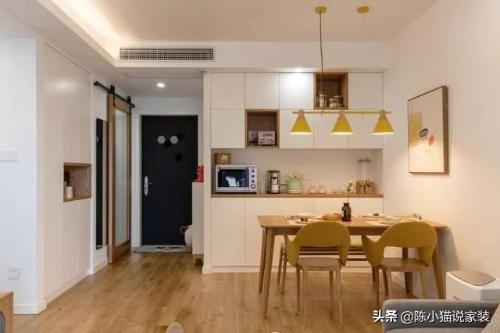 A 4 sq.m storage room is converted into an office, and a 94 sq.m one-room apartment is converted into a three-room apartment. The log style is warm and comfortable.
