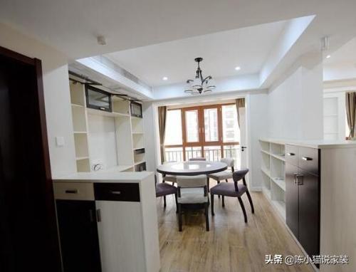 The mother-in-law took over decoration of house and end result was stable and elegant, but best friend said that it was outdated.
