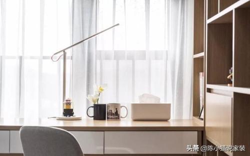 A small high-rise building with an area of ​​98 sq. m with three bedrooms is made in Scandinavian style, and bay window in the second bedroom is turned into a combined desk, which is too practical.
