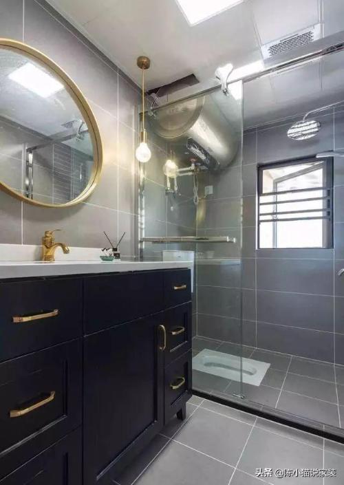 The small 110 m² three-bedroom apartment is decorated in Scandinavian style and only toilet is set as a squatting toilet. You will regret it when you move in!
