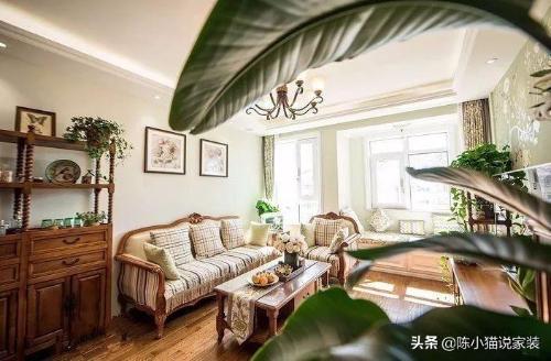 The most beautiful decoration according to entire community, balcony does not change layout and installs a wooden ceiling, forming a small garden.
