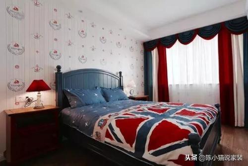 Simple and beautiful style of 86 m2, complemented by soft decor, red and blue color scheme of master bedroom is retro and modern.
