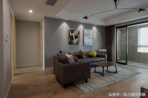 The decoration of new house cost 160,000 yuan, and wife installed one-piece cubicles in restaurant, attracting a large number of neighbors to view.
