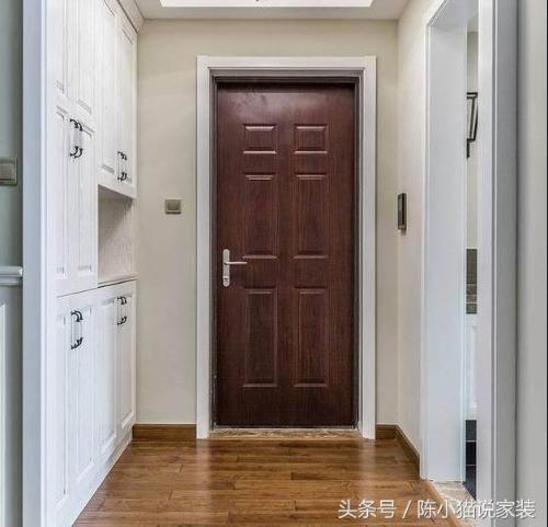111㎡ Two-bedroom combo apartment and completed TV wall have generated controversy, which is a highlight and a point of complaint.
