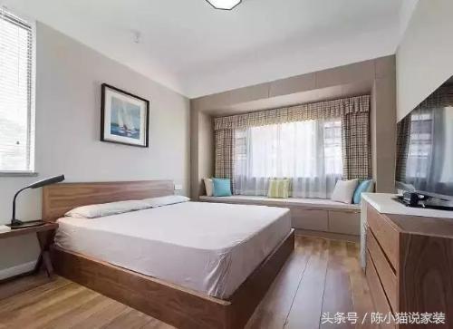 A 98 sqm house with three bedrooms costs 70,000 yuan for labor and materials, and a plain white TV wall is not bad.
