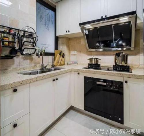68 square meters are crammed into 3 bedrooms and a complete renovation along with wardrobes costs 150,000 yuan The effect is really worth it!
